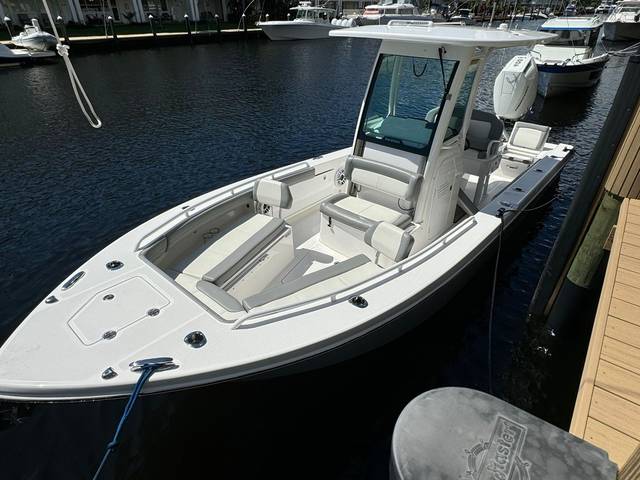 2024 EVERGLADES 253 Center Console