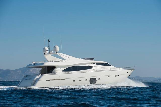 2006 FERRETTI YACHTS 881