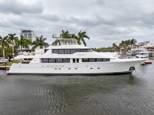 2004 WESTPORT 130 Tri-Deck