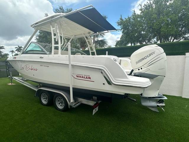 2020 BOSTON WHALER 230 Vantage
