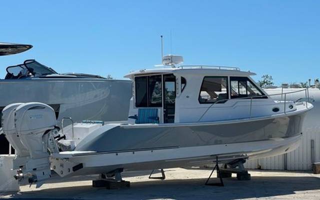 2025 TRUE NORTH 34 Outboard Express