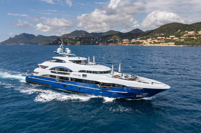 2011 HEESEN YACHTS CUSTOM