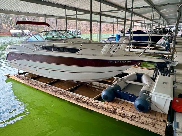 1993 CHAPARRAL Signature 27 Cabin Cruiser