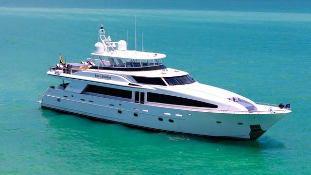 2004 CRESCENT YACHTS Raised Pilothouse