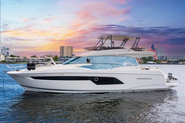 2020 PRESTIGE 520 Fly