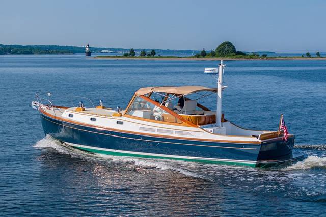 2000 MORRIS YACHTS Wolf Class 44
