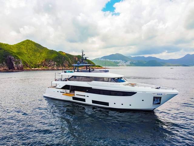 2019 FERRETTI CUSTOM LINE Navetta 33
