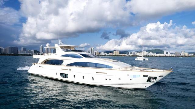 2010 AZIMUT YACHTS Grande