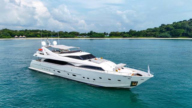 2005 FERRETTI CUSTOM LINE Custom Line 112