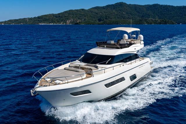 2021 FERRETTI YACHTS Ferretti 550