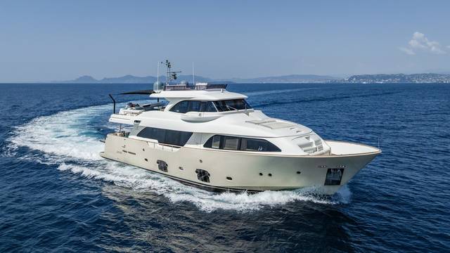 2012 FERRETTI CUSTOM LINE NAVETTA 26 CRESCENDO