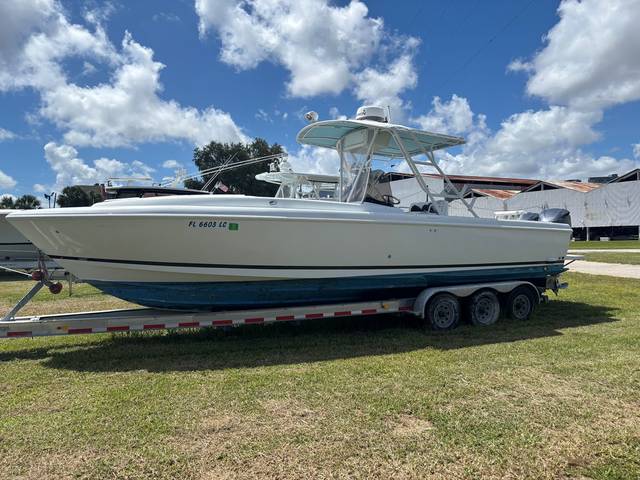 2000 INTREPID 322 Cuddy