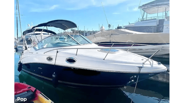 2011 SEA RAY 240 Sundancer