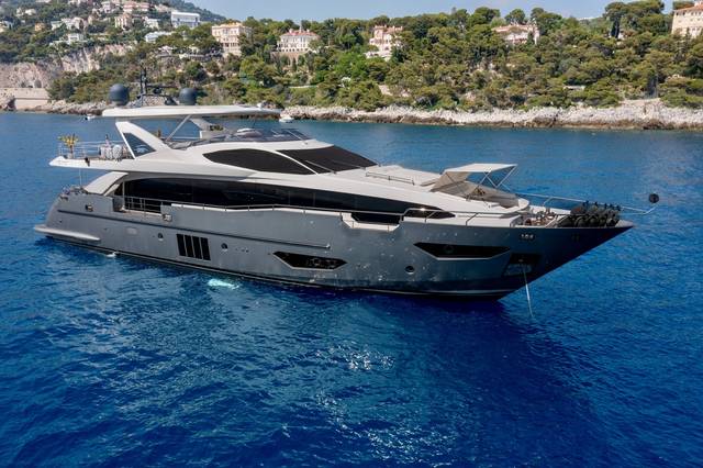 2017 AZIMUT YACHTS 95 RPH
