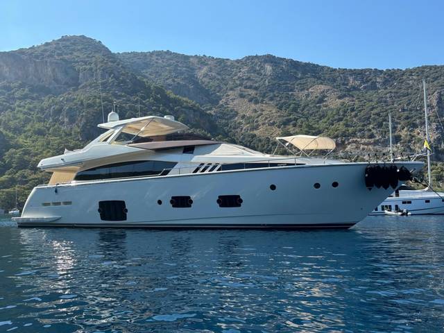 2013 FERRETTI YACHTS Ferretti 800