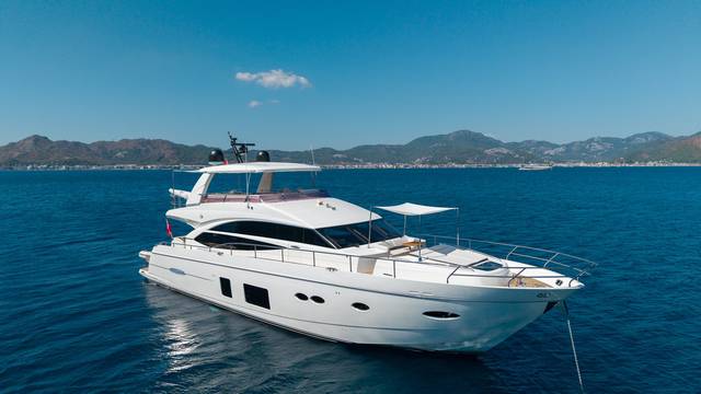 2014 PRINCESS YACHTS 72 Motor Yacht