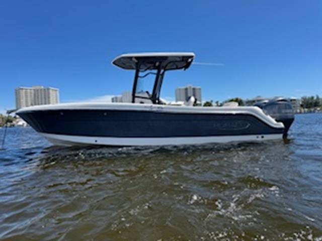 2022 ROBALO R242 Center Console