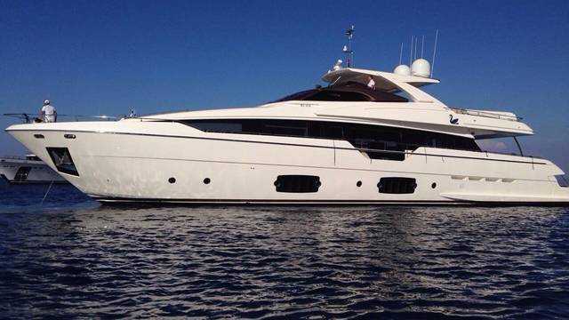 2014 FERRETTI YACHTS 960