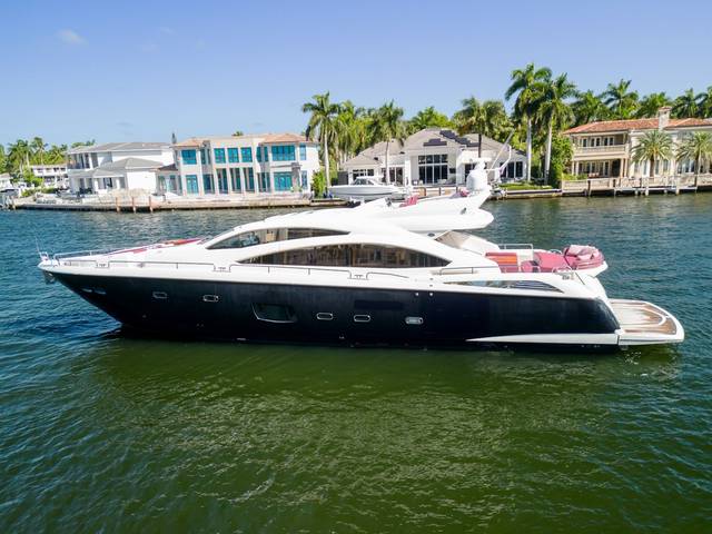 2013 SUNSEEKER Predator 84