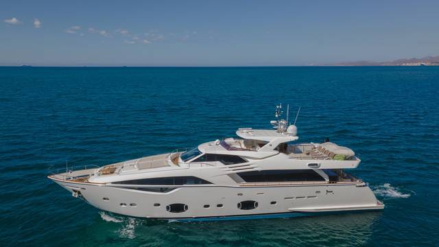 2012 FERRETTI CUSTOM LINE