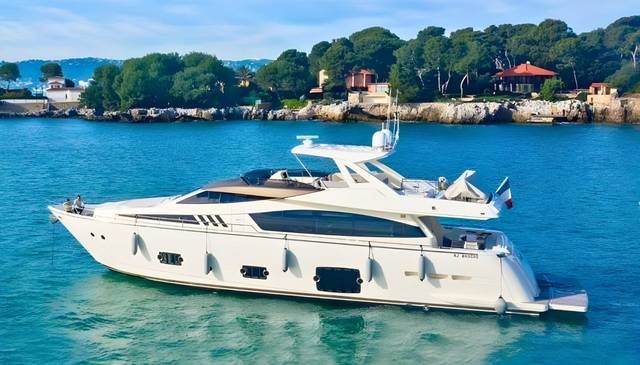 2011 FERRETTI YACHTS 800