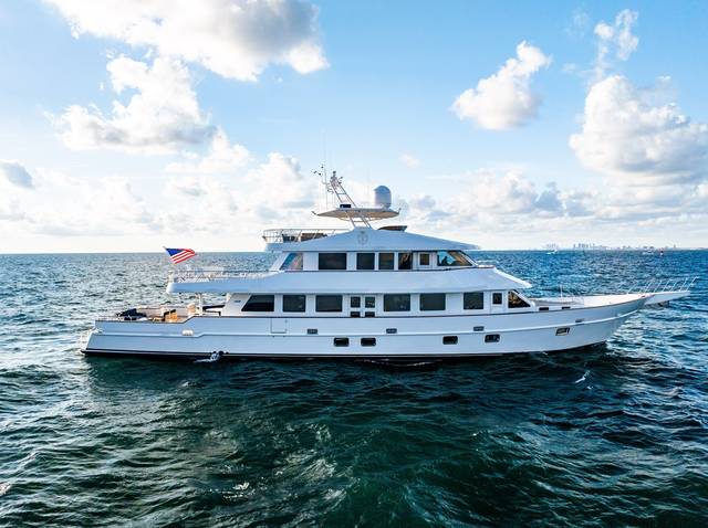 2009 CRYSTAL YACHT