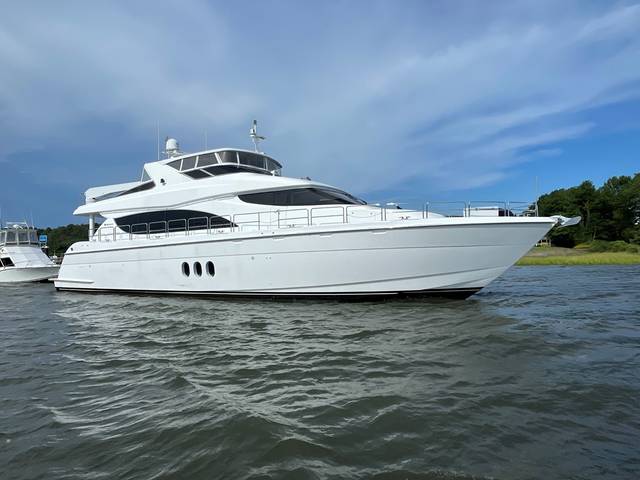 2004 HATTERAS 80 Motor Yacht