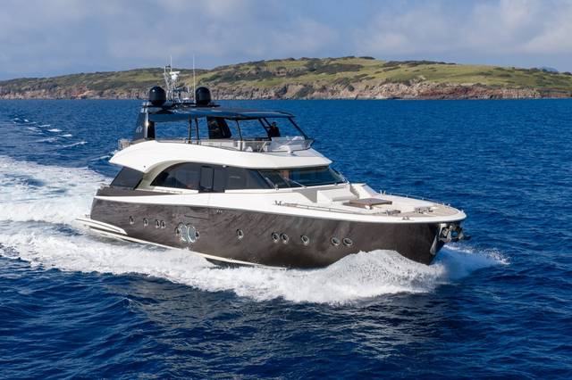 2015 MONTE CARLO YACHTS MCY 86