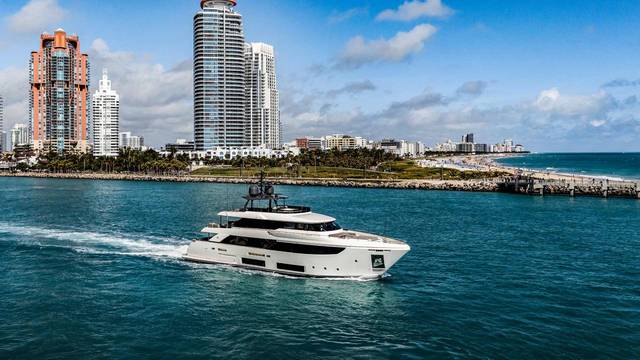 2024 FERRETTI CUSTOM LINE Navetta 33