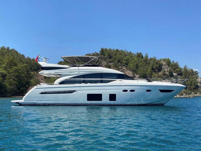 2018 PRINCESS YACHTS Princess 68