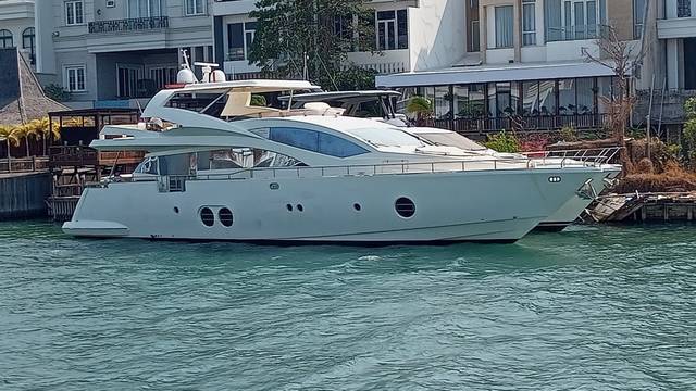 2010 AICON YACHTS 85