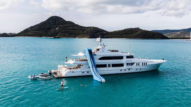2012 ARES CUSTOM YACHTS Tri Deck