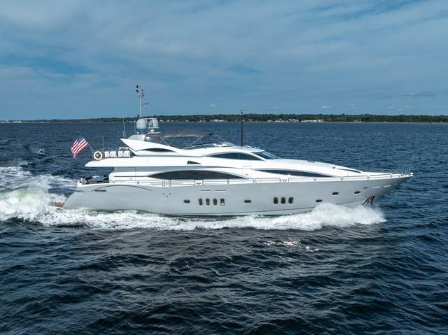 2004 SUNSEEKER 105