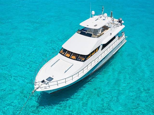 2004 CHEOY LEE 68 Motor Yacht
