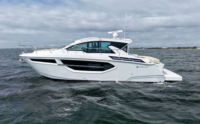 2026 CRUISERS YACHTS 42 Cantius