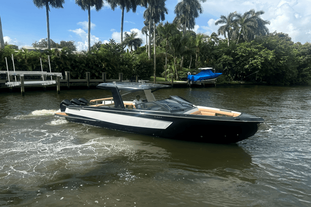 2024 AVIARA AV36 Outboard