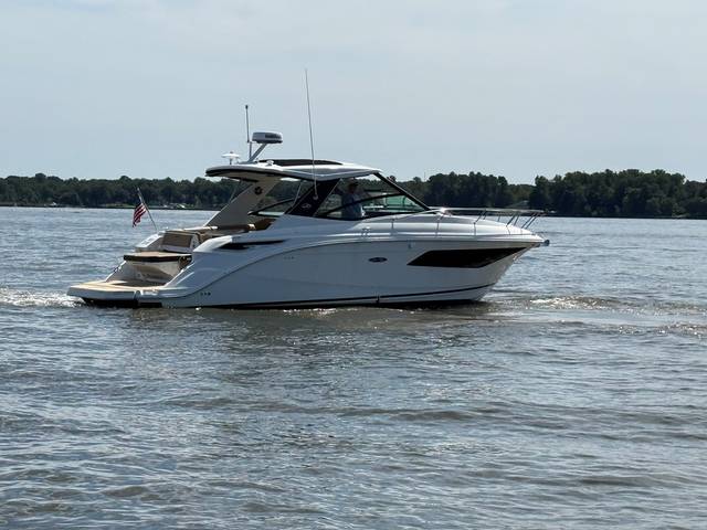 2019 SEA RAY 320 SUNDANCER
