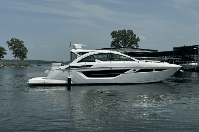 2018 CRUISERS YACHTS 50 CANTIUS