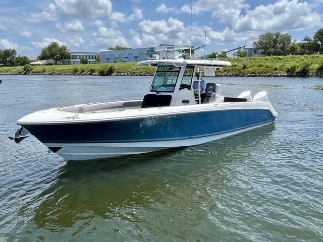 2023 BOSTON WHALER 330 OUTRAGE