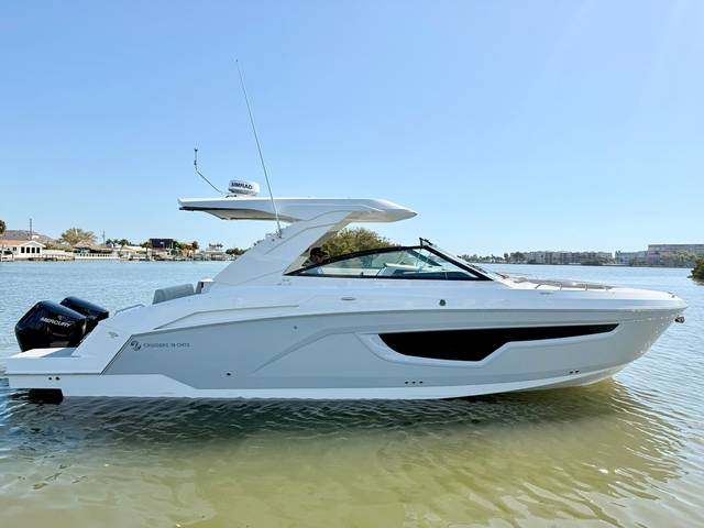2026 CRUISERS YACHTS 34 GLS Outboard