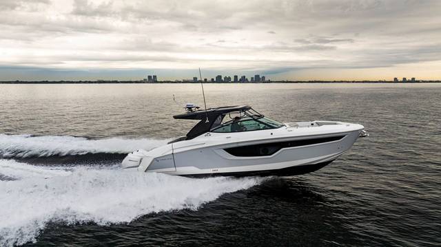 2024 CRUISERS YACHTS 38 GLS OB