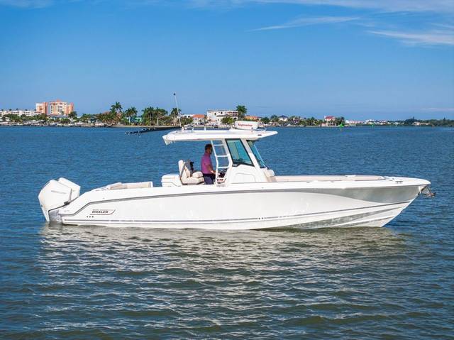 2022 BOSTON WHALER 330 OUTRAGE