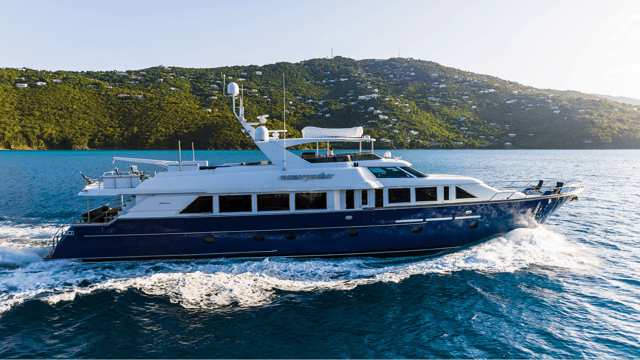1997 HATTERAS 110 Motor Yacht