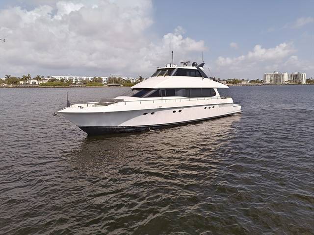 2001 LAZZARA YACHTS 80 SL SKYLOUNGE