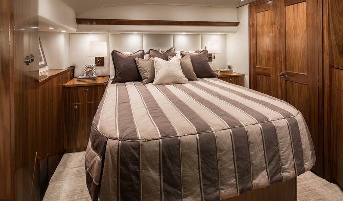 Viking 68 Enclosed Bridge 2026 