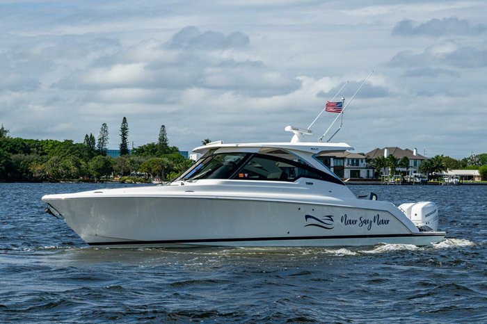 Tiara Yachts 34 LX 2021 