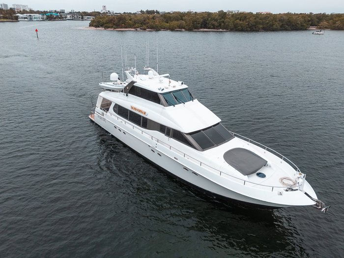 Lazzara Yachts 76 Skylounge 2000 