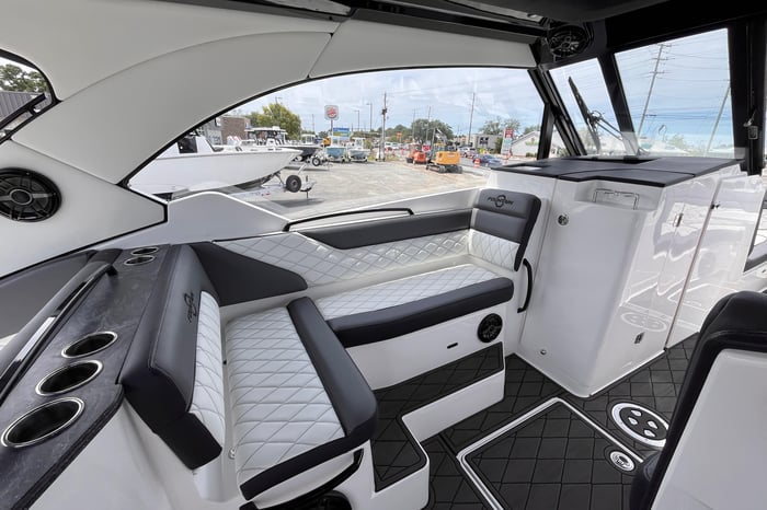 Fountain 39 DX 2025 | HMY Yachts