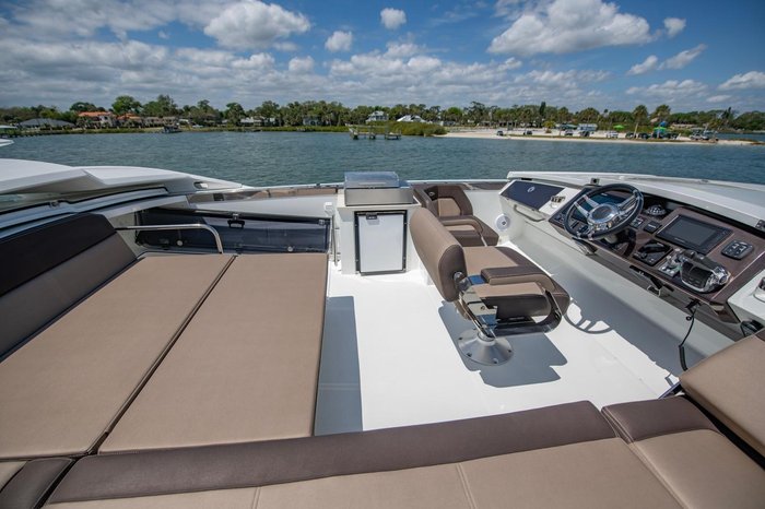 Galeon 560 Sky 2020 | HMY Yachts