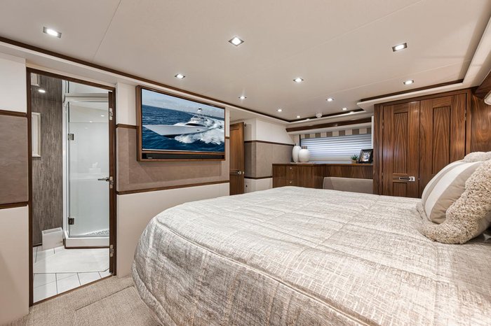 Viking 80 Convertible 2021 